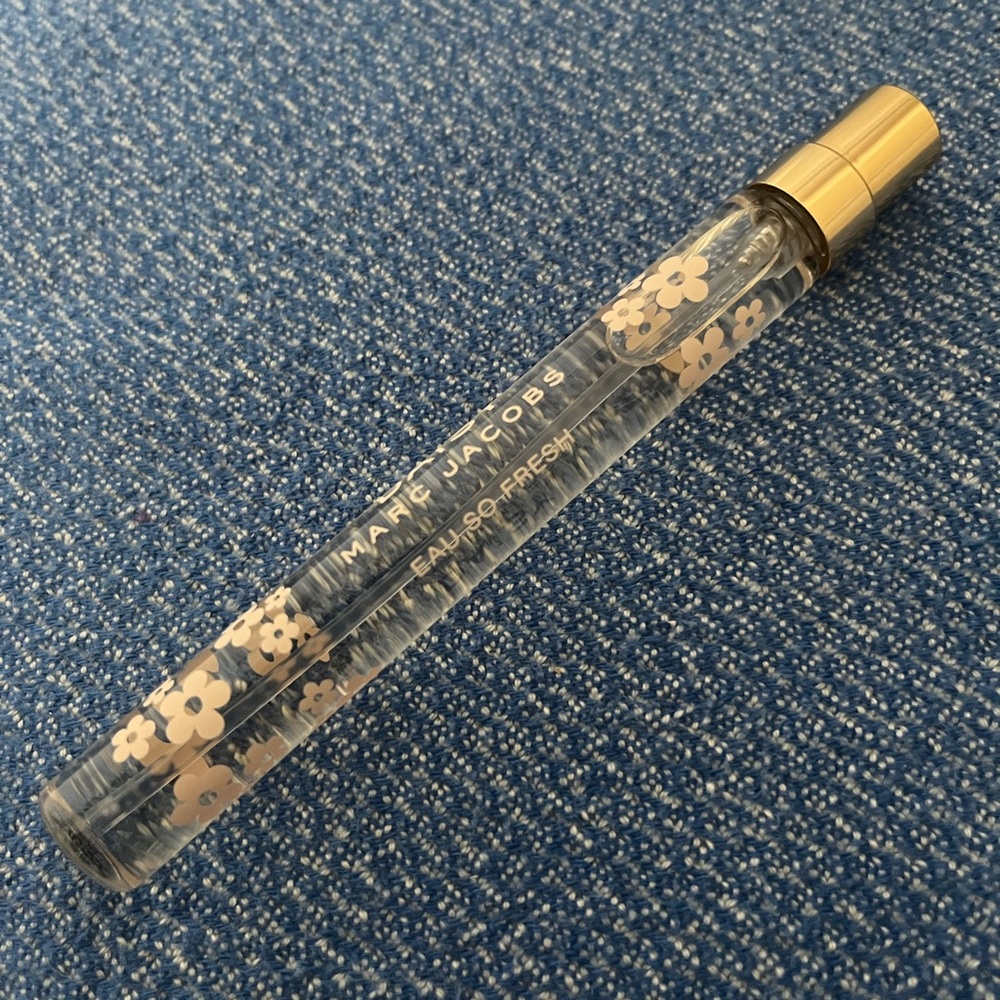 Marc Jacobs Daisy Eau So Fresh with Gold Cap, Travel Spray - Picture 2 of 3